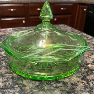 🌸SOLD🌸 Uranium Medium Green Glass Candy Dish